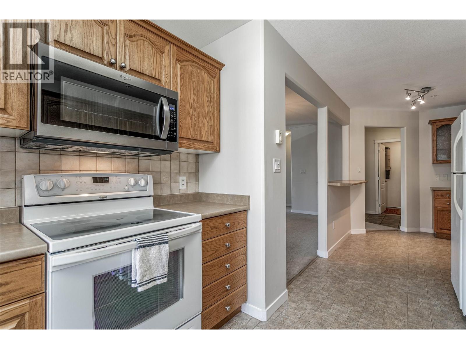 Picture for Unit #307, 303 Whitman  Road https://www.cirrealty.ca/reb/bc/6/10363956_7.jpg