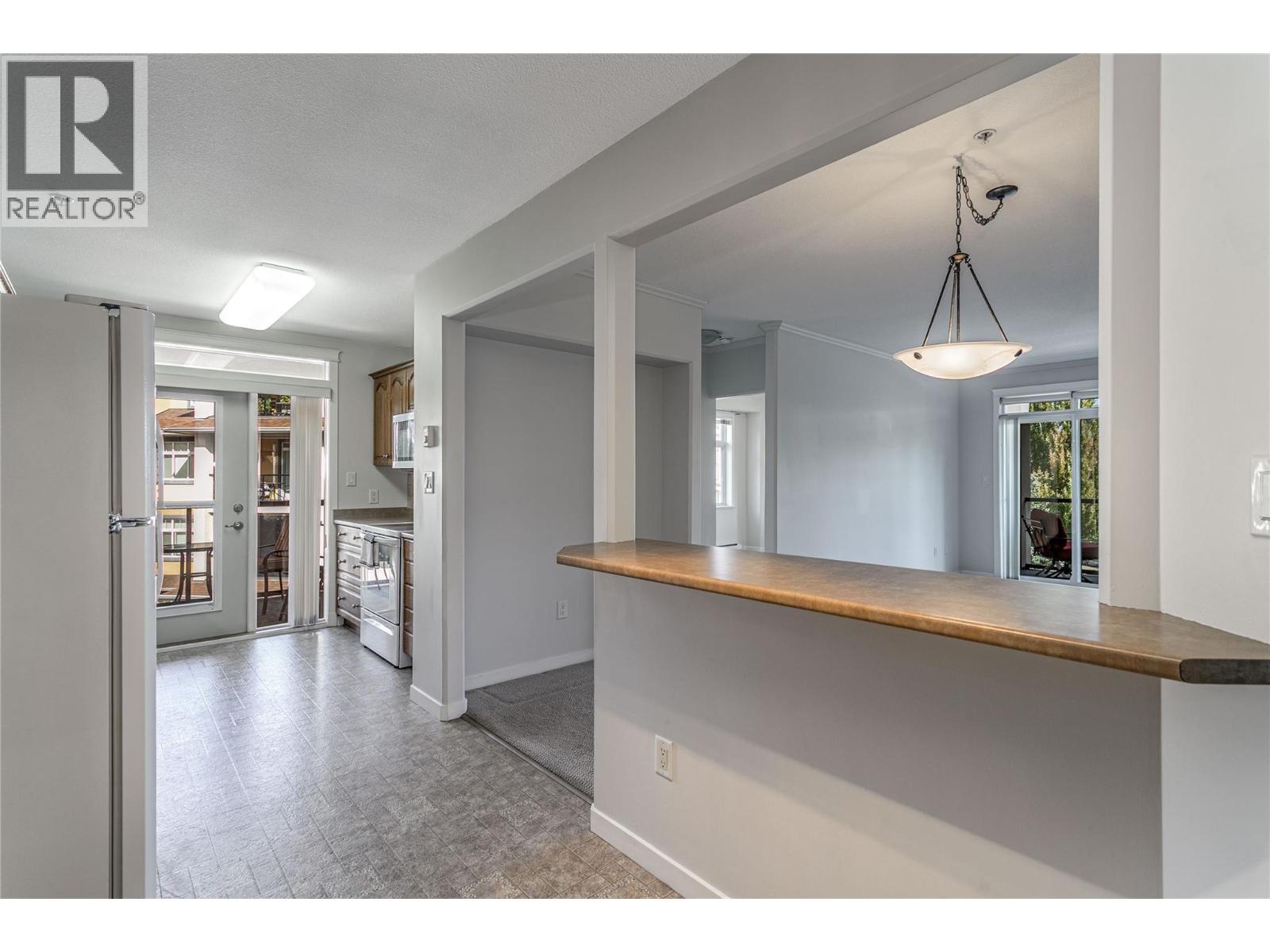 Picture for Unit #307, 303 Whitman  Road https://www.cirrealty.ca/reb/bc/6/10363956_8.jpg