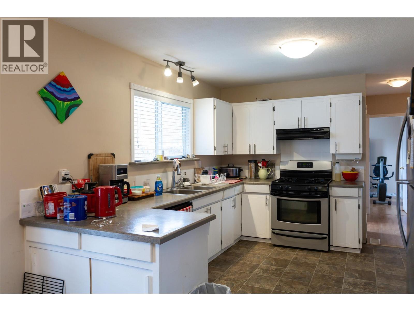 Picture for 1911 Cross  Road https://www.cirrealty.ca/reb/bc/6/10364376_12.jpg