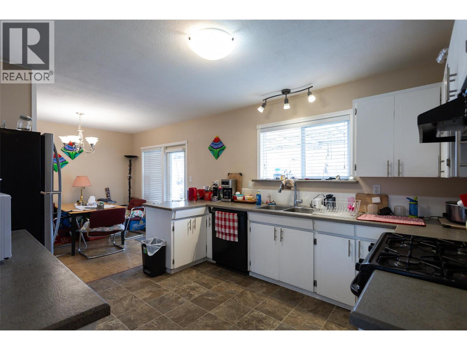 Picture for 1911 Cross  Road https://www.cirrealty.ca/reb/bc/6/10364376_13.jpg