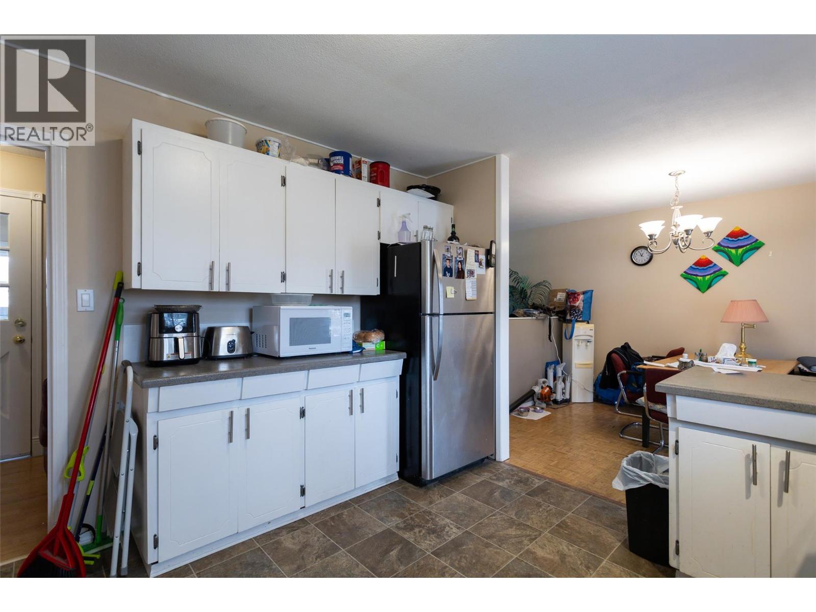 Picture for 1911 Cross  Road https://www.cirrealty.ca/reb/bc/6/10364376_14.jpg