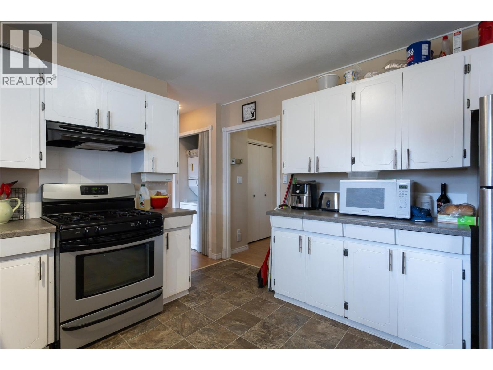 Picture for 1911 Cross  Road https://www.cirrealty.ca/reb/bc/6/10364376_15.jpg