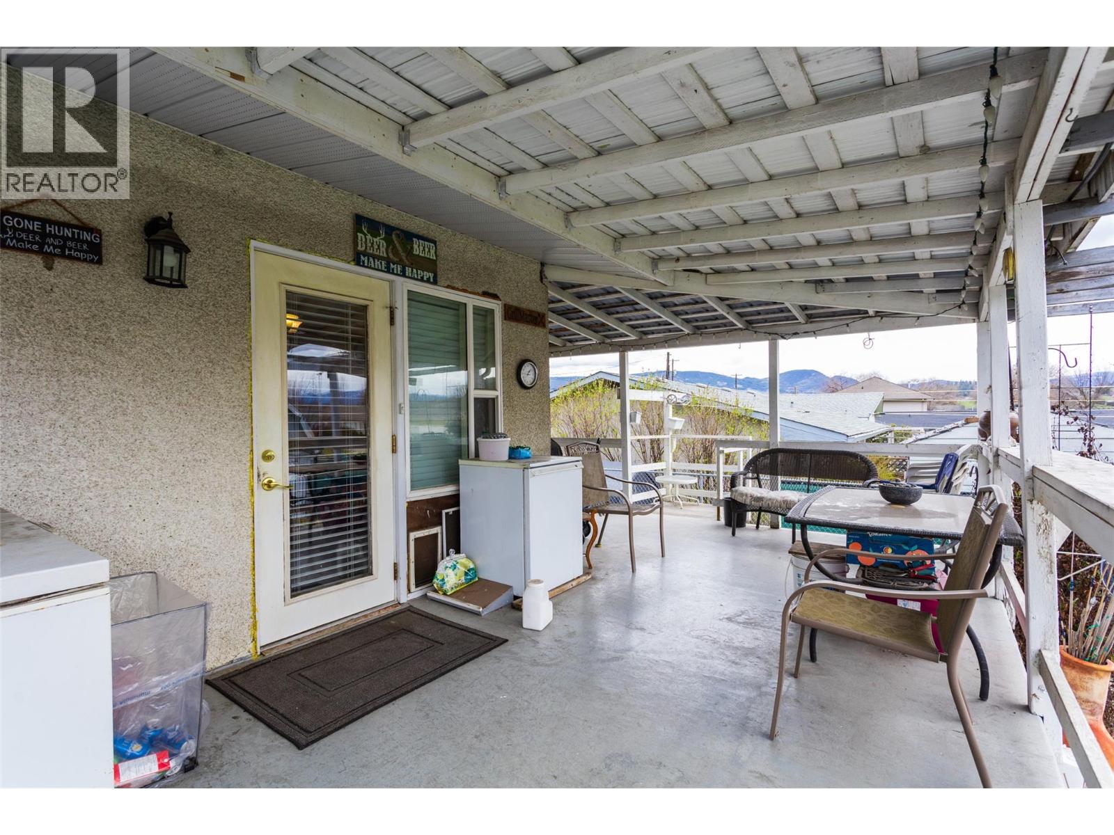 Picture for 1911 Cross  Road https://www.cirrealty.ca/reb/bc/6/10364376_17.jpg