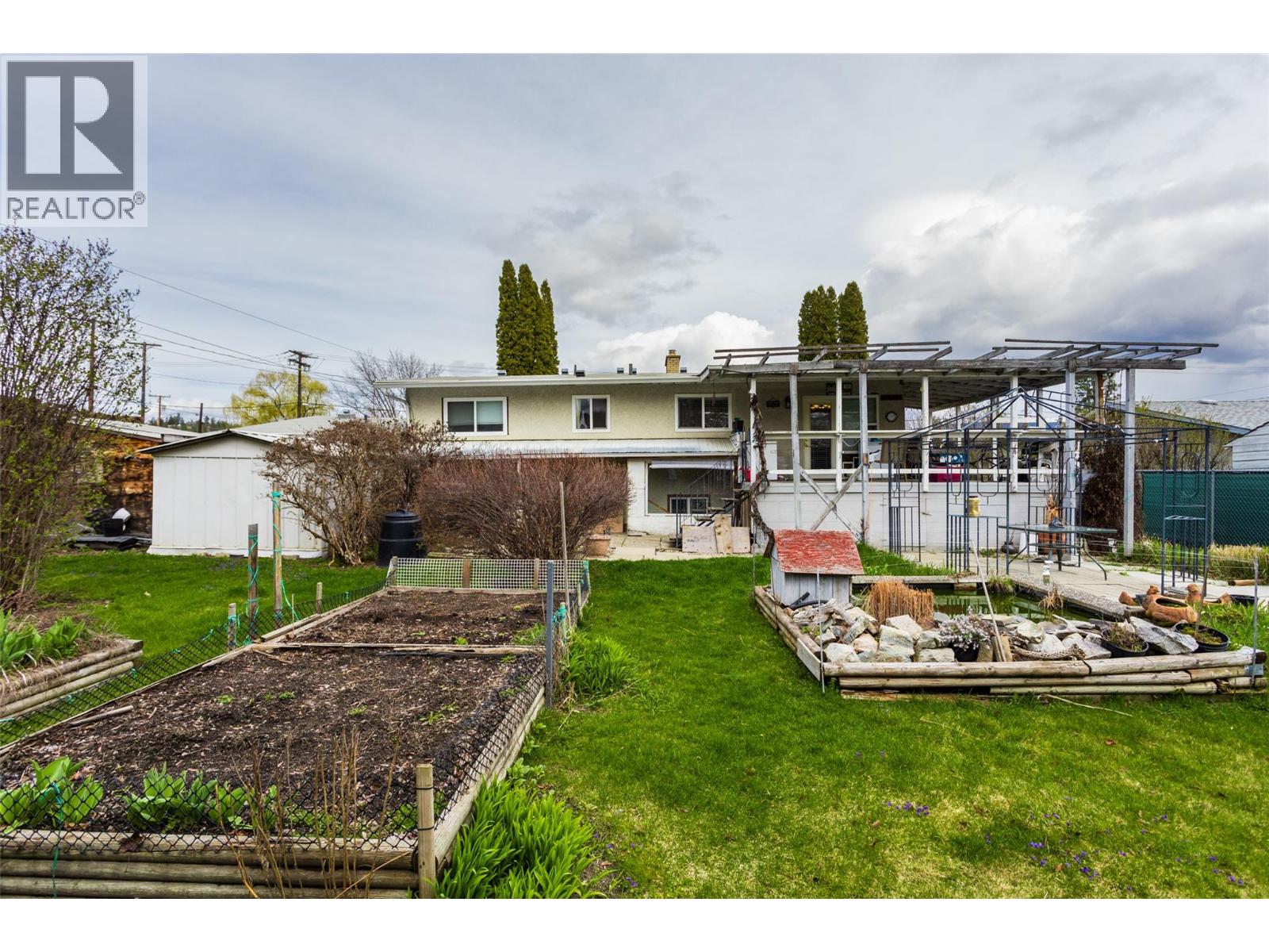 Picture for 1911 Cross  Road https://www.cirrealty.ca/reb/bc/6/10364376_19.jpg