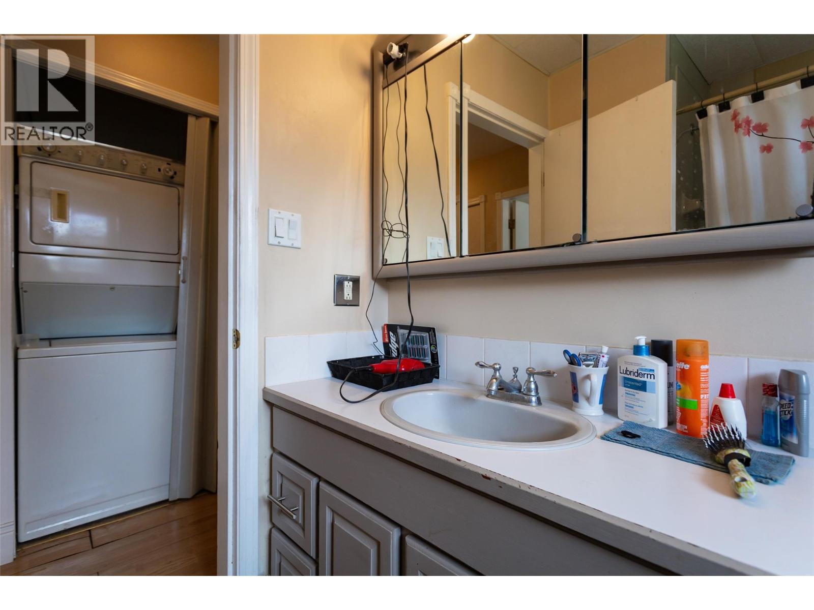 Picture for 1911 Cross  Road https://www.cirrealty.ca/reb/bc/6/10364376_27.jpg