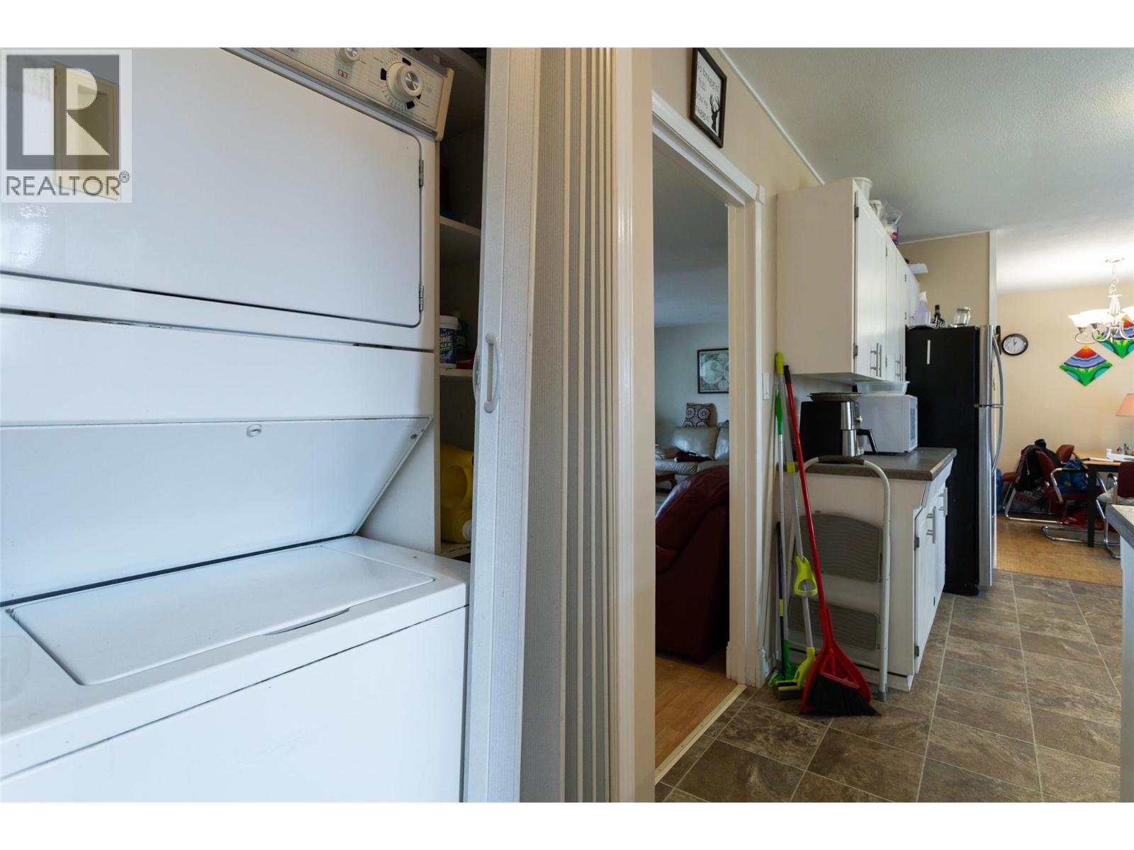 Picture for 1911 Cross  Road https://www.cirrealty.ca/reb/bc/6/10364376_28.jpg