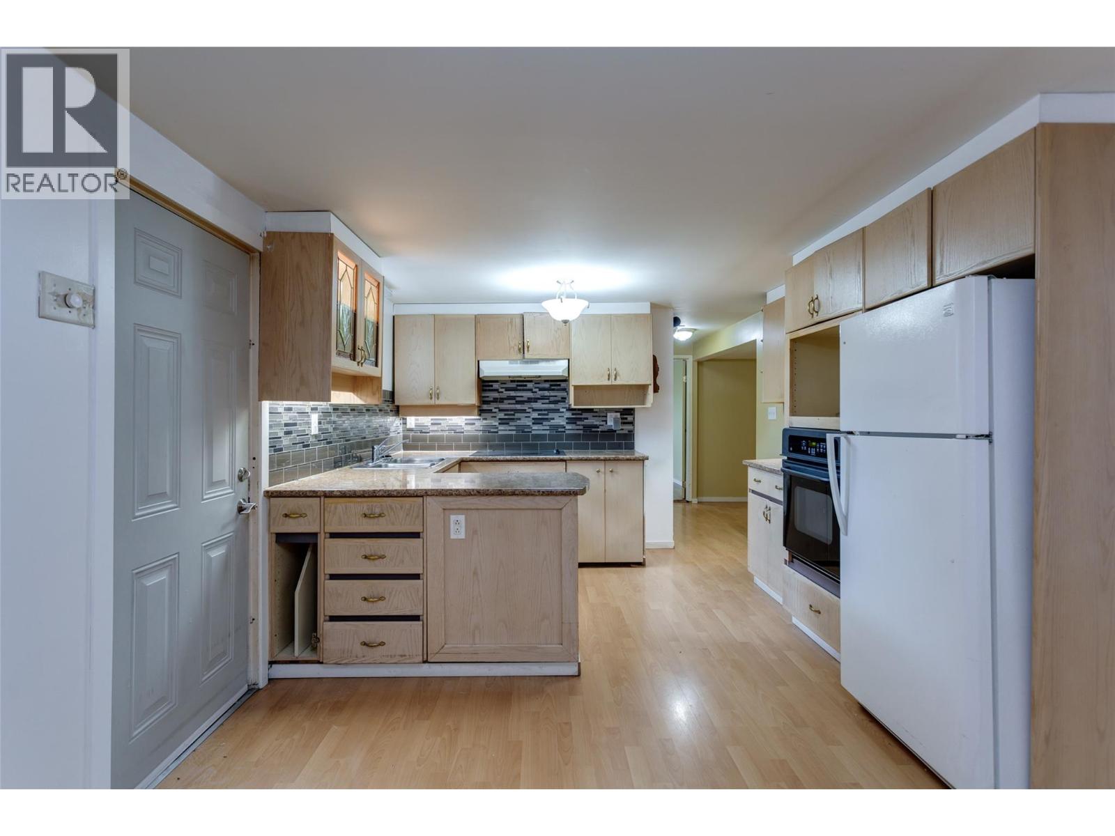 Picture for 1911 Cross  Road https://www.cirrealty.ca/reb/bc/6/10364376_31.jpg