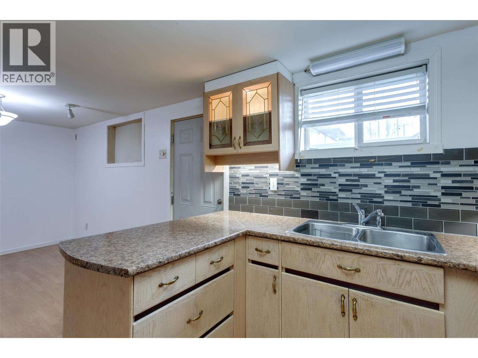 Picture for 1911 Cross  Road https://www.cirrealty.ca/reb/bc/6/10364376_33.jpg