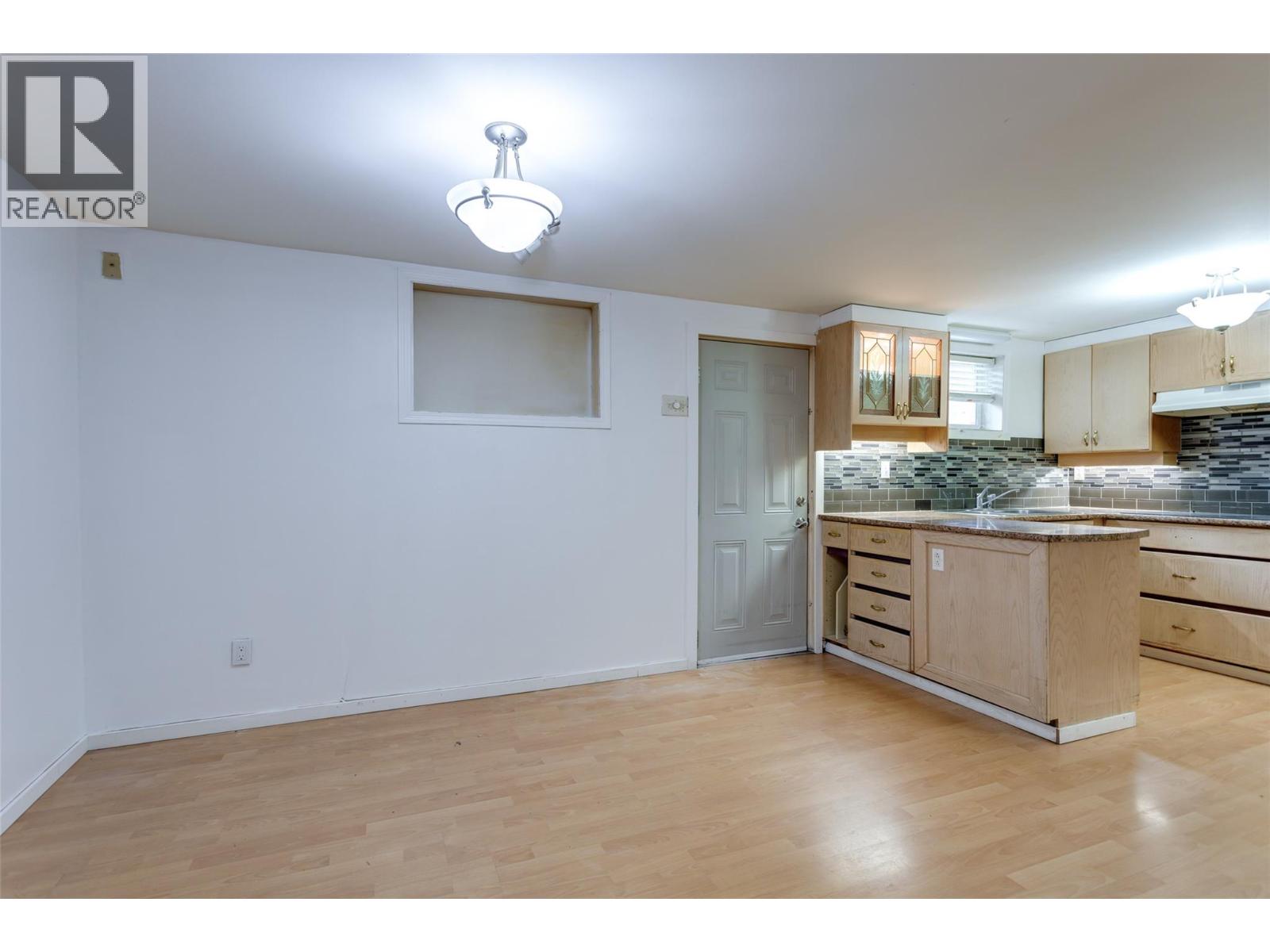 Picture for 1911 Cross  Road https://www.cirrealty.ca/reb/bc/6/10364376_36.jpg