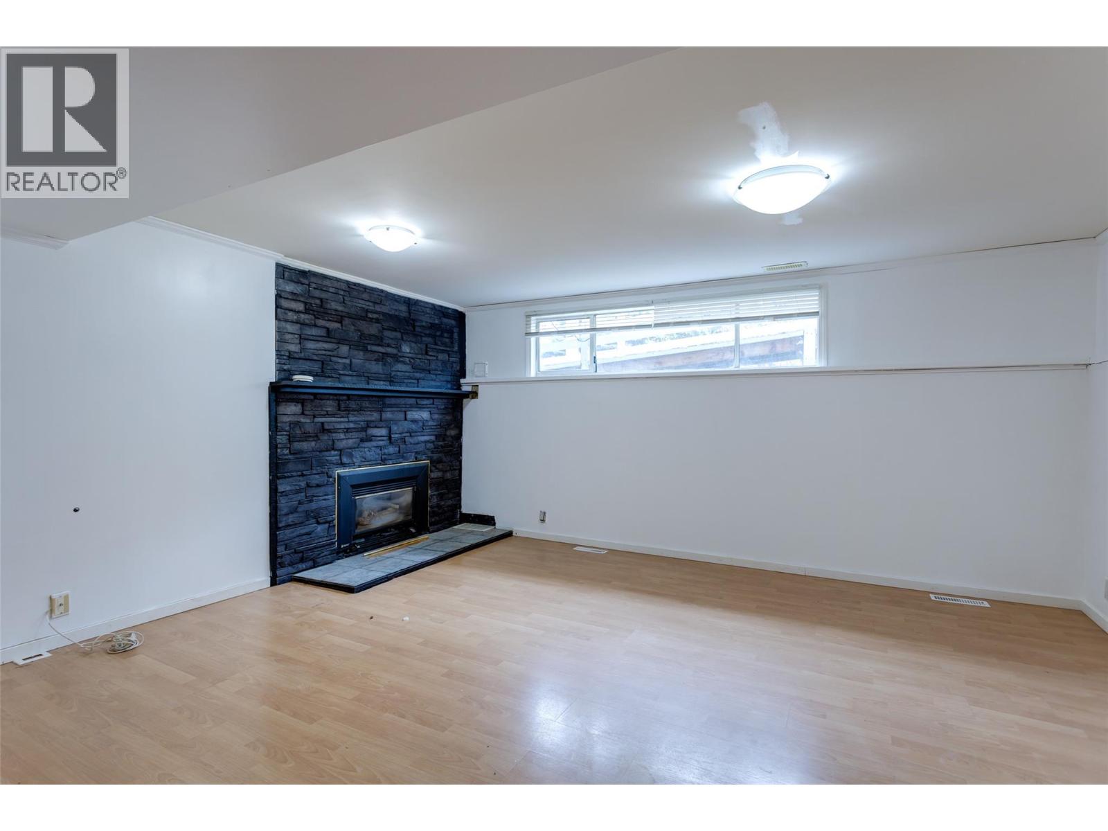 Picture for 1911 Cross  Road https://www.cirrealty.ca/reb/bc/6/10364376_37.jpg