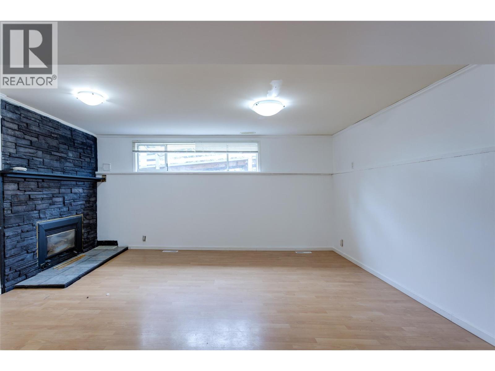 Picture for 1911 Cross  Road https://www.cirrealty.ca/reb/bc/6/10364376_38.jpg