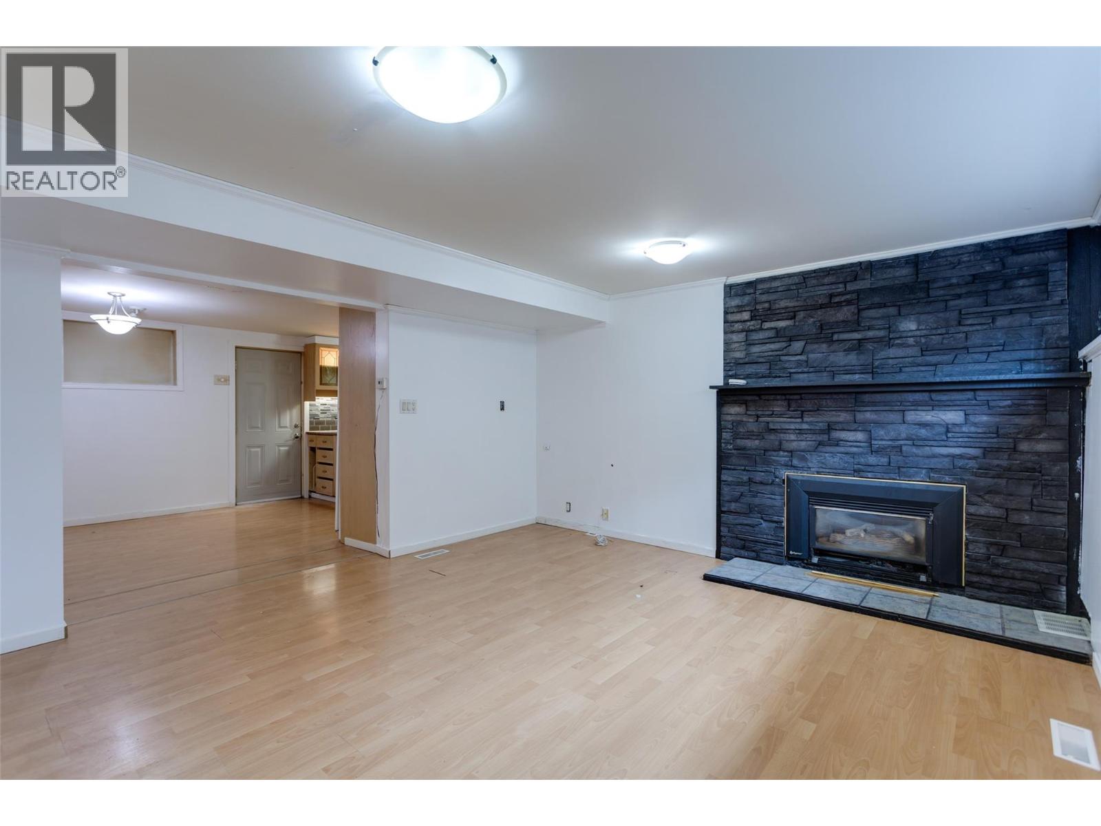 Picture for 1911 Cross  Road https://www.cirrealty.ca/reb/bc/6/10364376_39.jpg