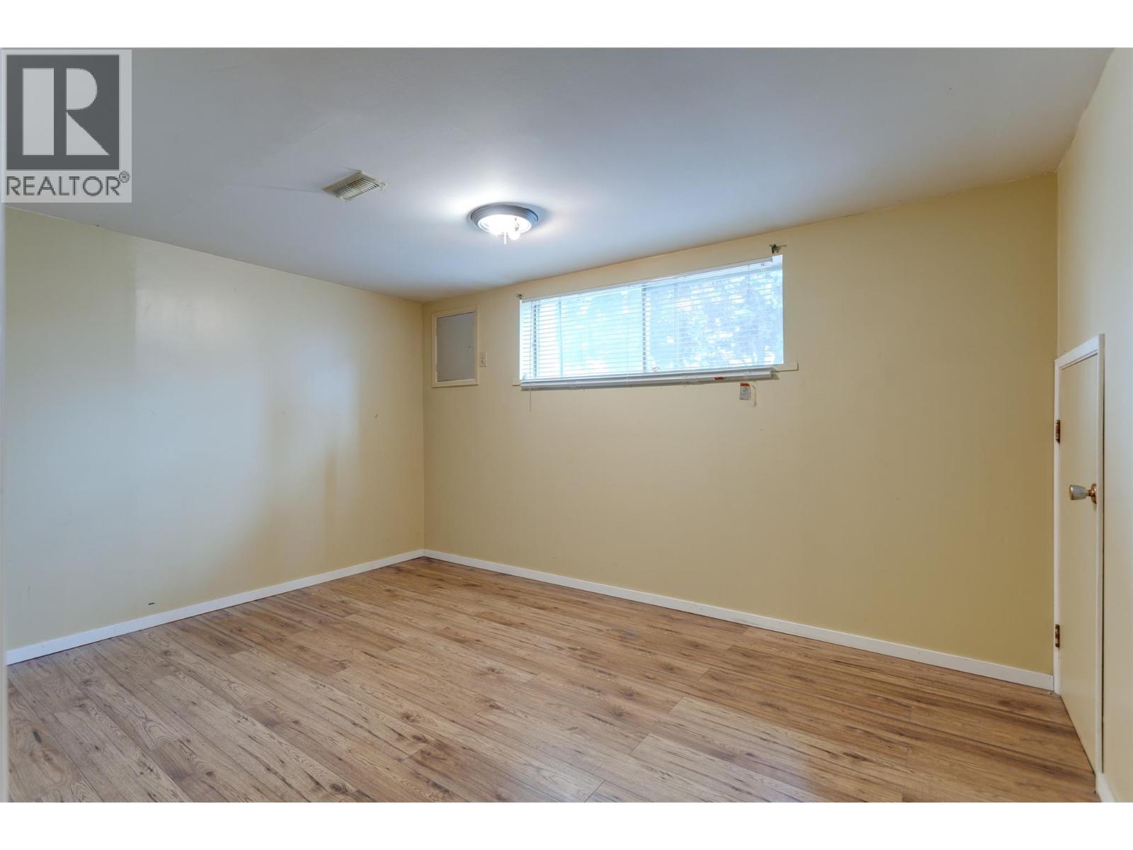 Picture for 1911 Cross  Road https://www.cirrealty.ca/reb/bc/6/10364376_40.jpg