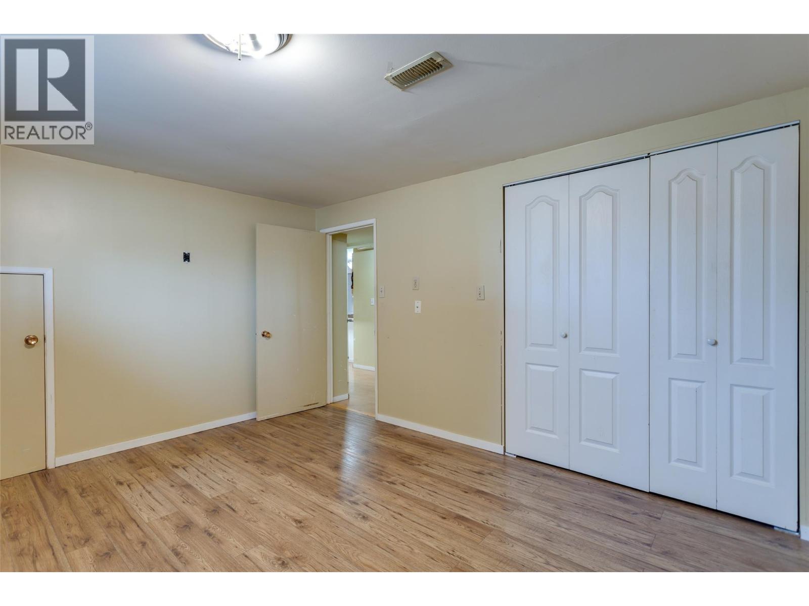 Picture for 1911 Cross  Road https://www.cirrealty.ca/reb/bc/6/10364376_41.jpg