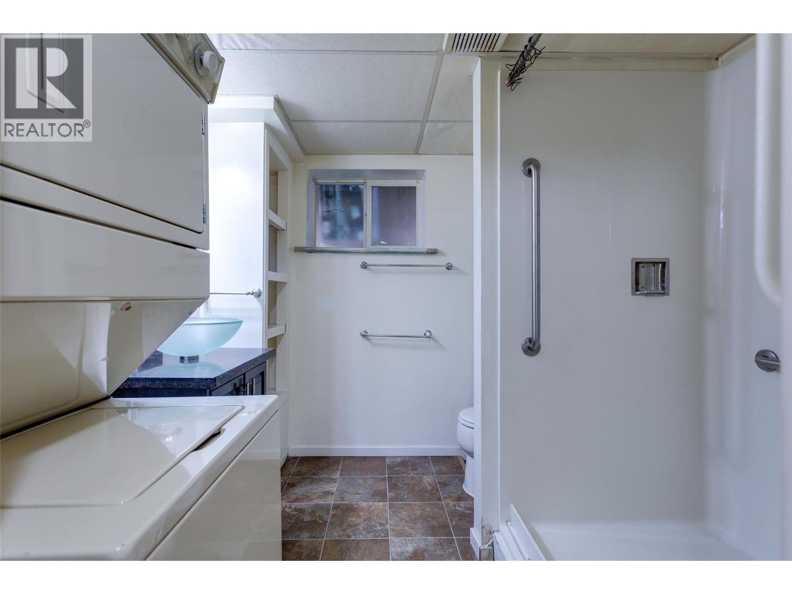 Picture for 1911 Cross  Road https://www.cirrealty.ca/reb/bc/6/10364376_43.jpg