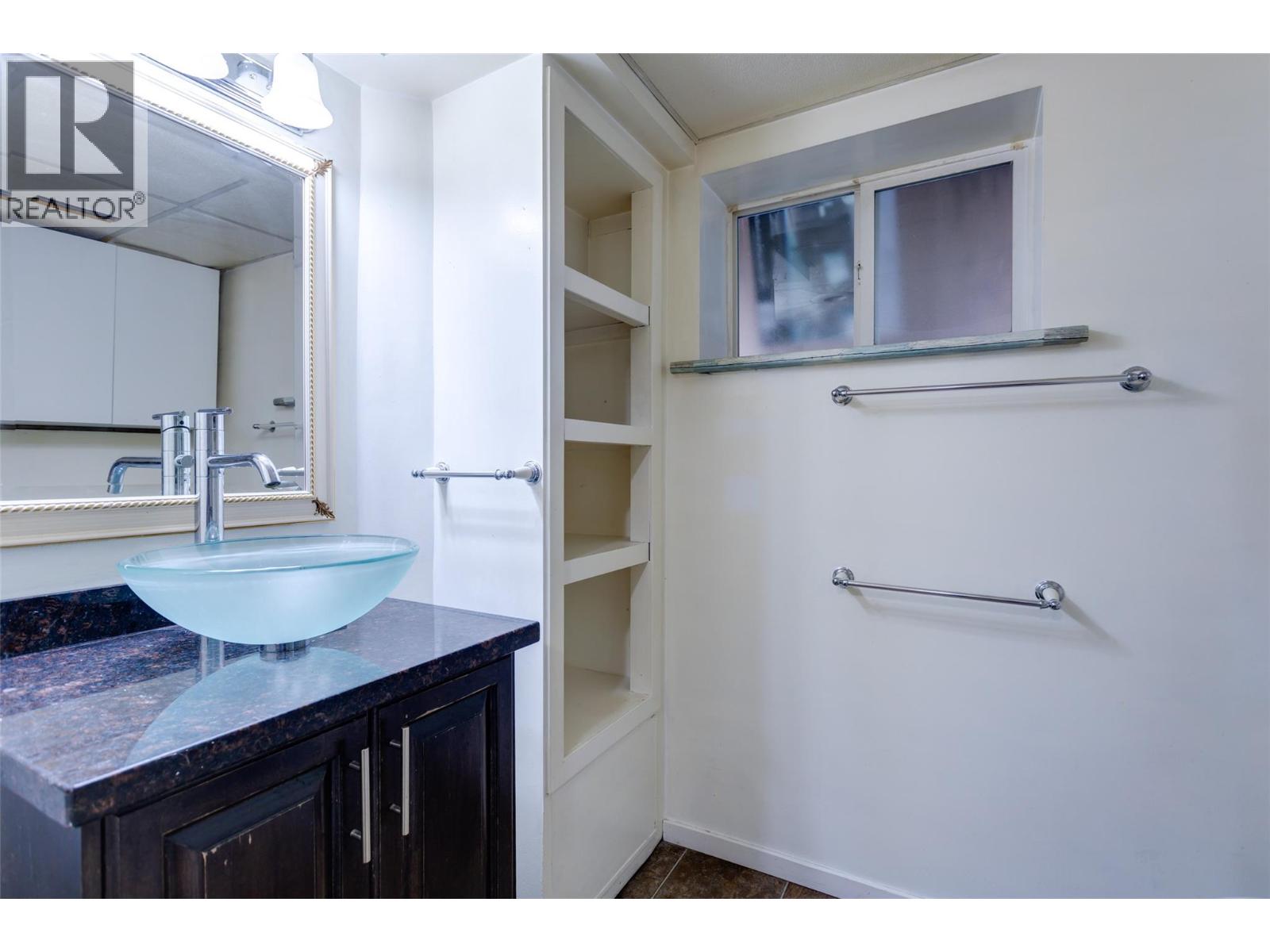 Picture for 1911 Cross  Road https://www.cirrealty.ca/reb/bc/6/10364376_44.jpg