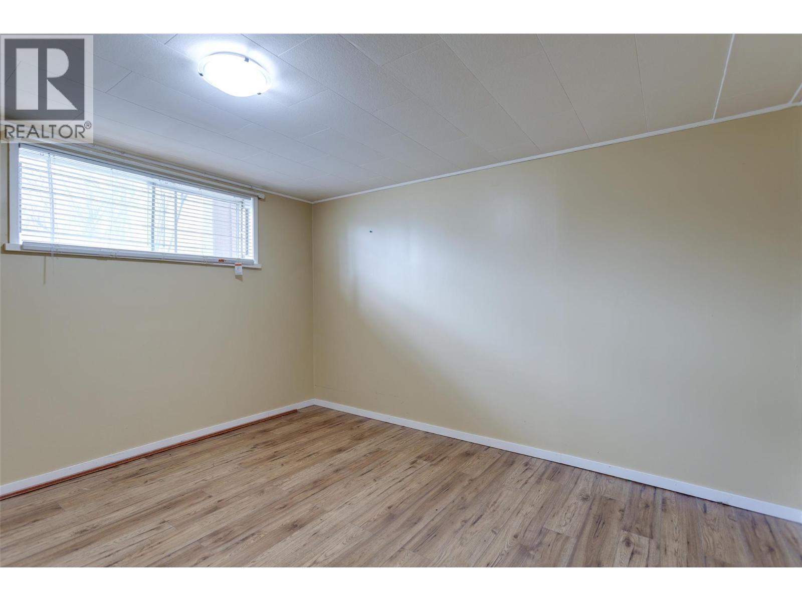 Picture for 1911 Cross  Road https://www.cirrealty.ca/reb/bc/6/10364376_45.jpg