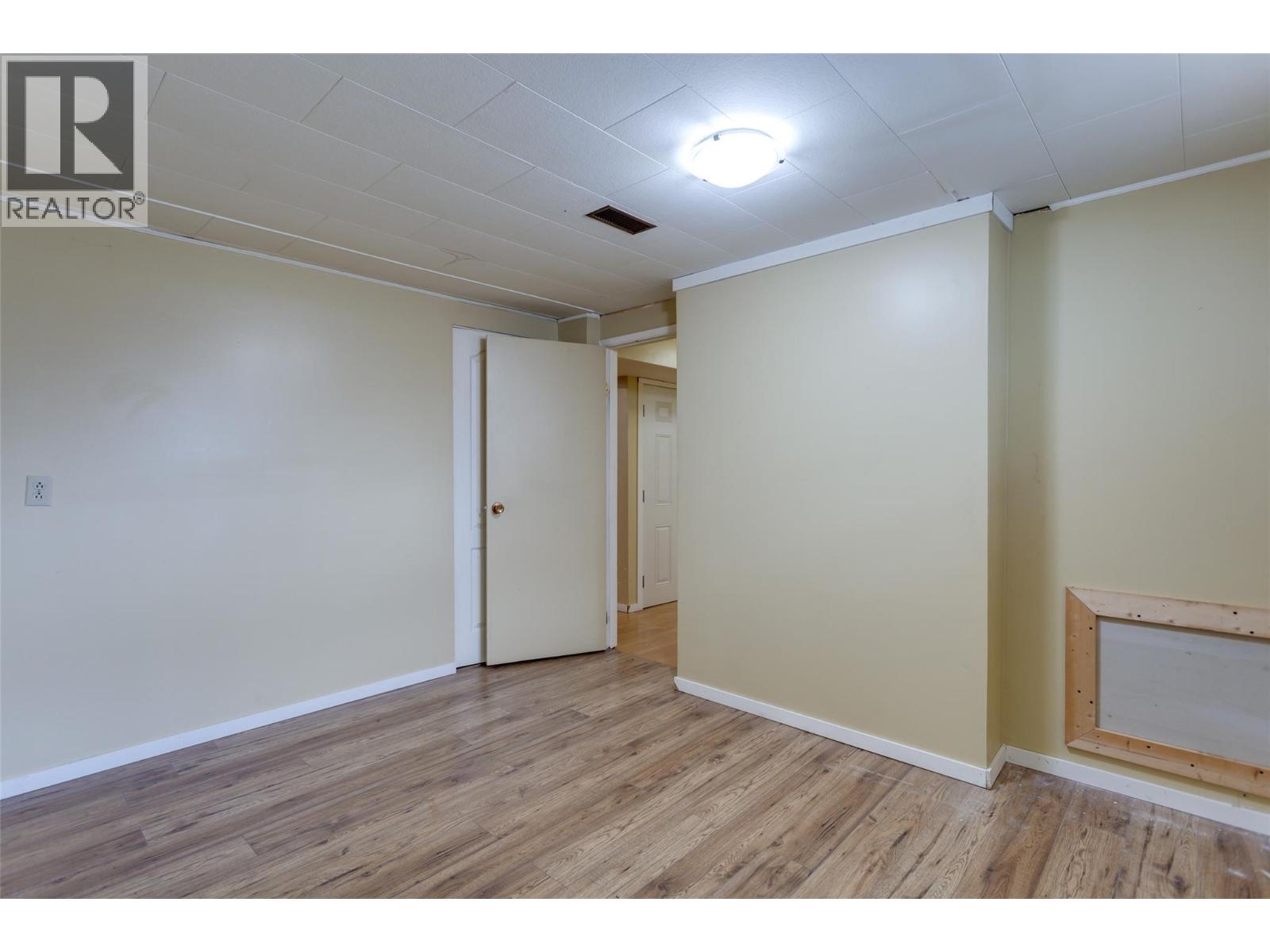 Picture for 1911 Cross  Road https://www.cirrealty.ca/reb/bc/6/10364376_46.jpg