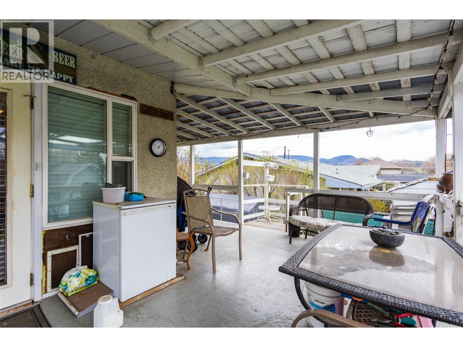 Picture for 1911 Cross  Road https://www.cirrealty.ca/reb/bc/6/10364376_47.jpg