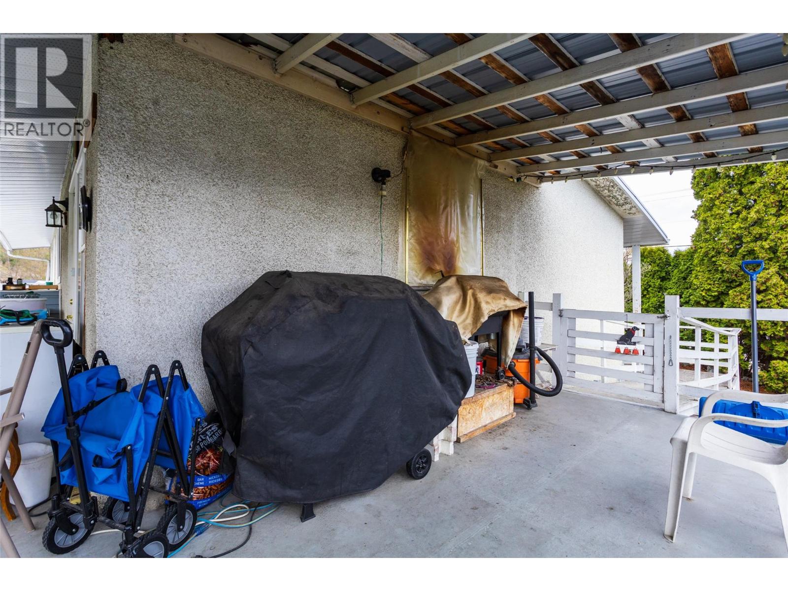 Picture for 1911 Cross  Road https://www.cirrealty.ca/reb/bc/6/10364376_48.jpg