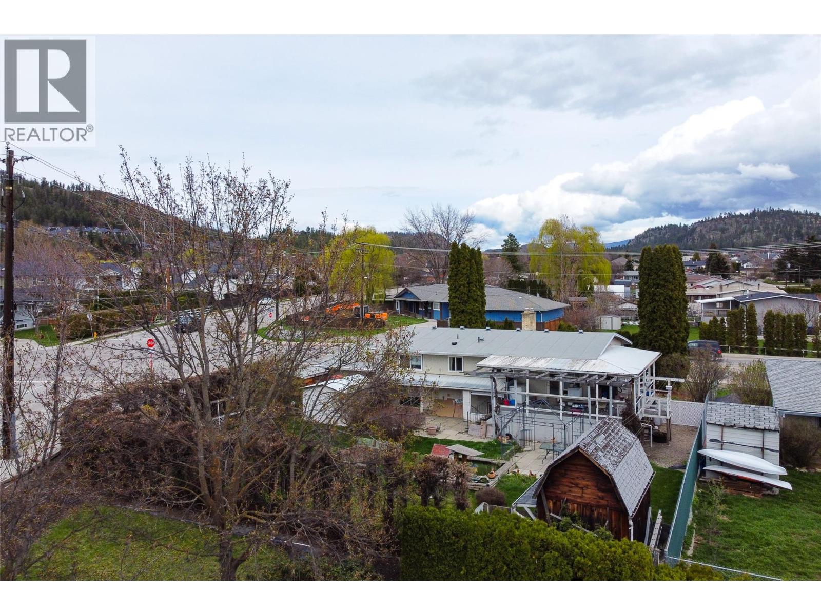 Picture for 1911 Cross  Road https://www.cirrealty.ca/reb/bc/6/10364376_53.jpg