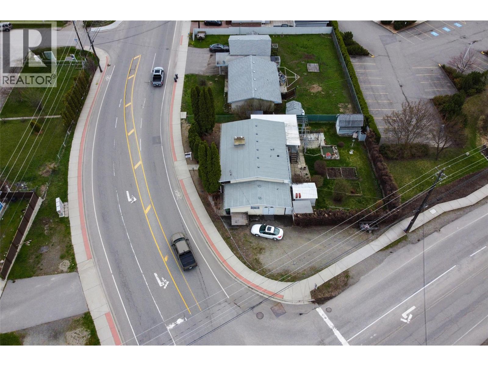 Picture for 1911 Cross  Road https://www.cirrealty.ca/reb/bc/6/10364376_54.jpg