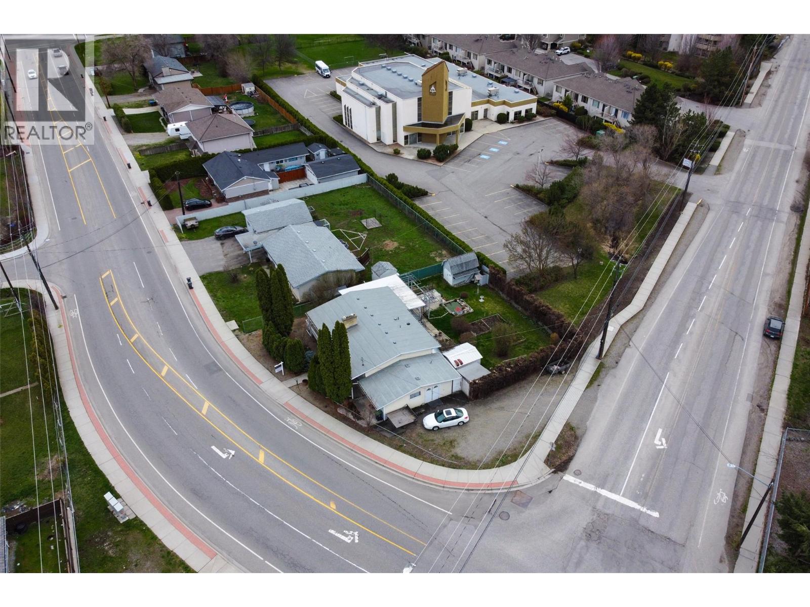 Picture for 1911 Cross  Road https://www.cirrealty.ca/reb/bc/6/10364376_55.jpg