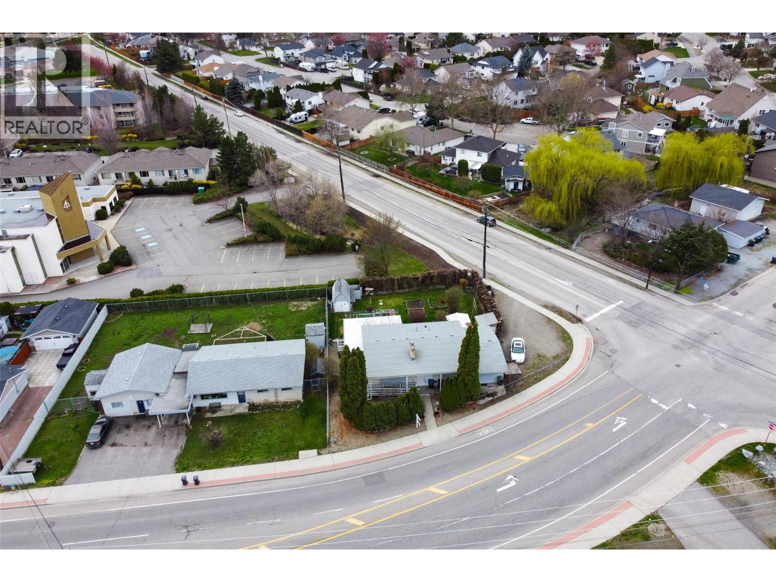 Picture for 1911 Cross  Road https://www.cirrealty.ca/reb/bc/6/10364376_57.jpg