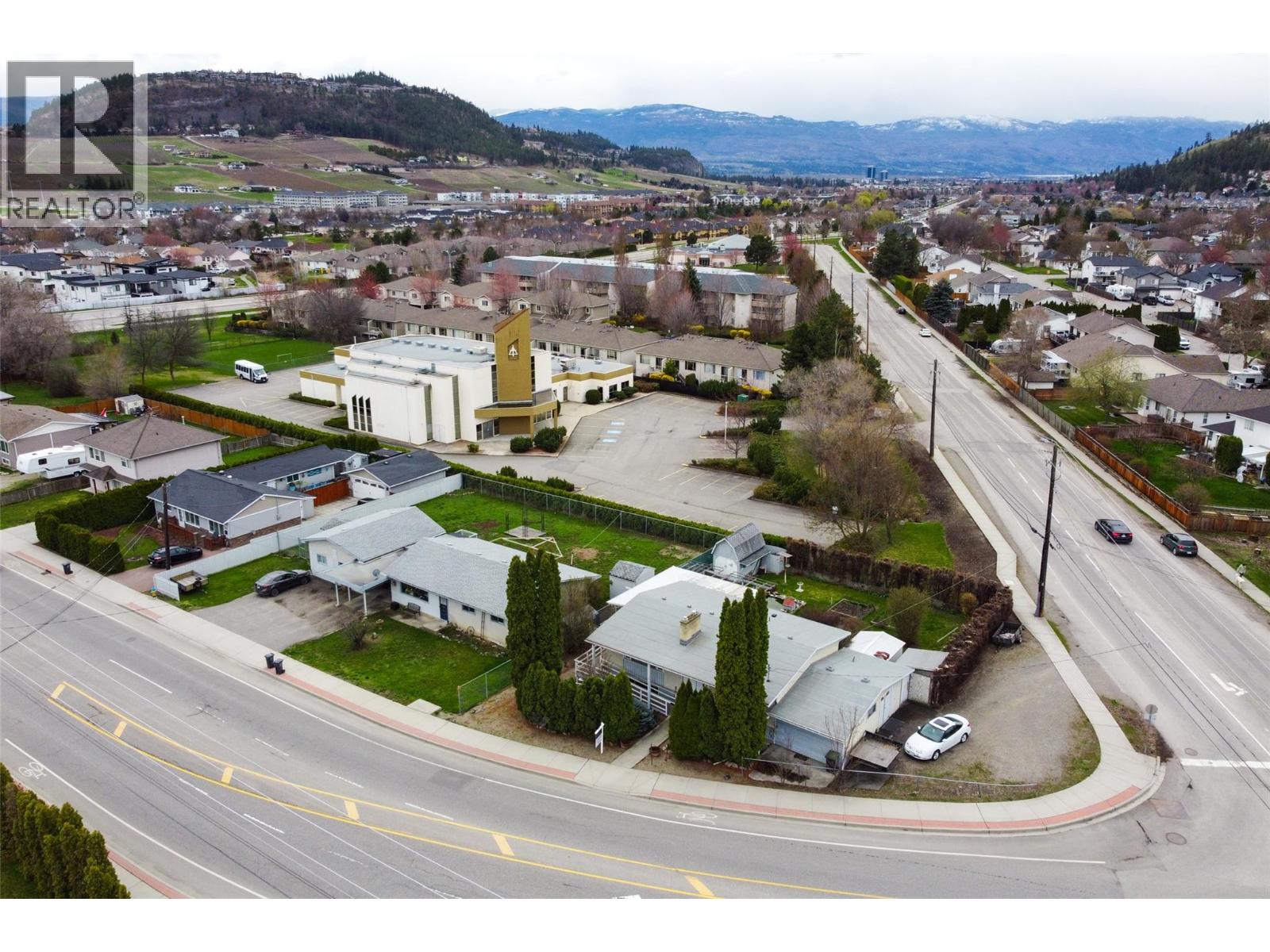 Picture for 1911 Cross  Road https://www.cirrealty.ca/reb/bc/6/10364376_59.jpg