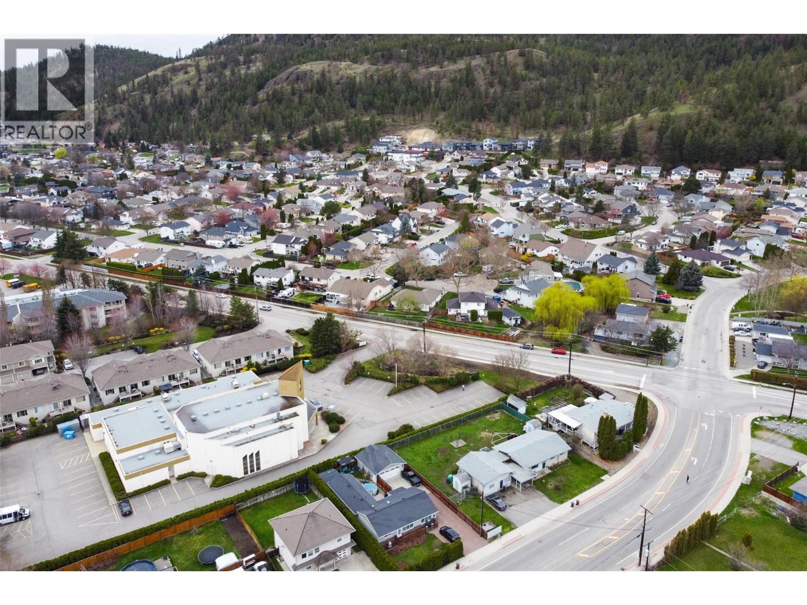 Picture for 1911 Cross  Road https://www.cirrealty.ca/reb/bc/6/10364376_63.jpg