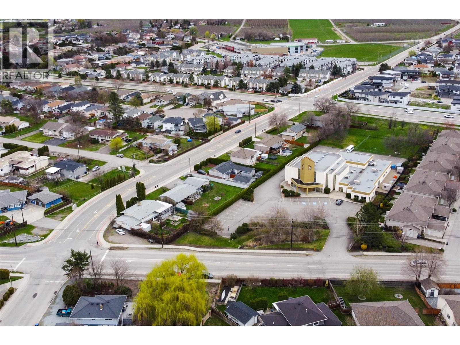 Picture for 1911 Cross  Road https://www.cirrealty.ca/reb/bc/6/10364376_66.jpg