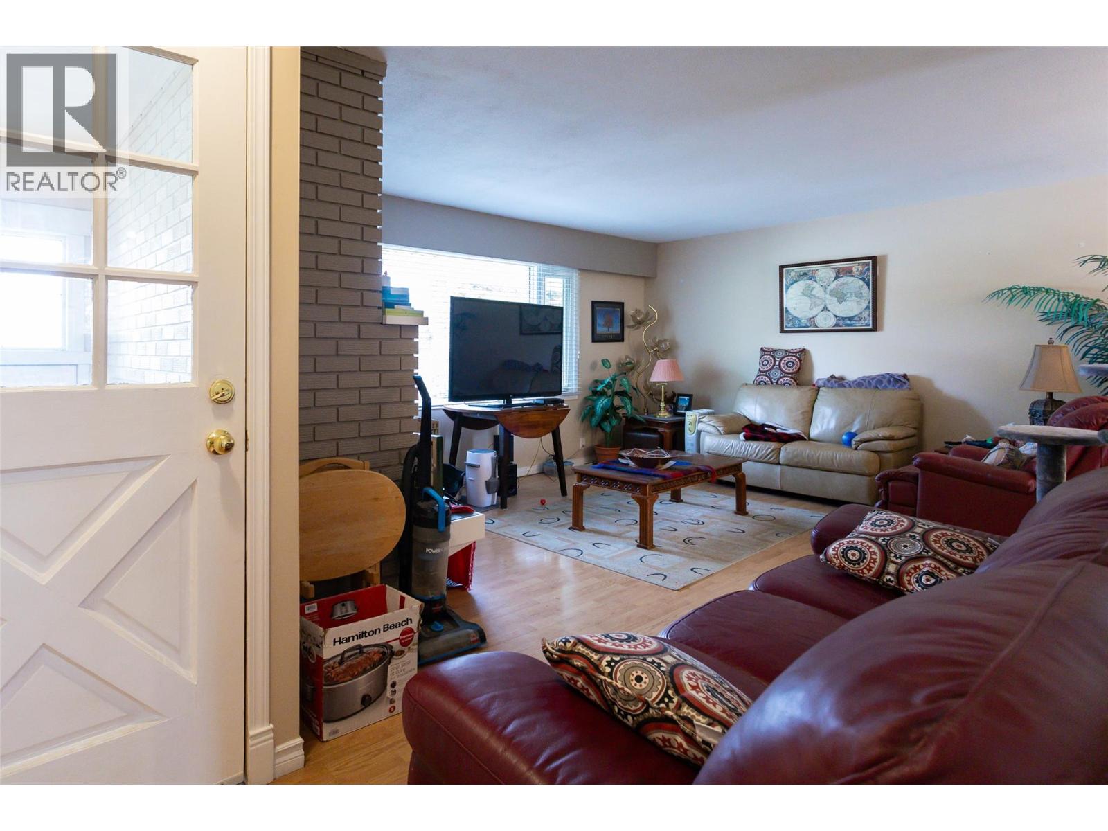 Picture for 1911 Cross  Road https://www.cirrealty.ca/reb/bc/6/10364376_7.jpg