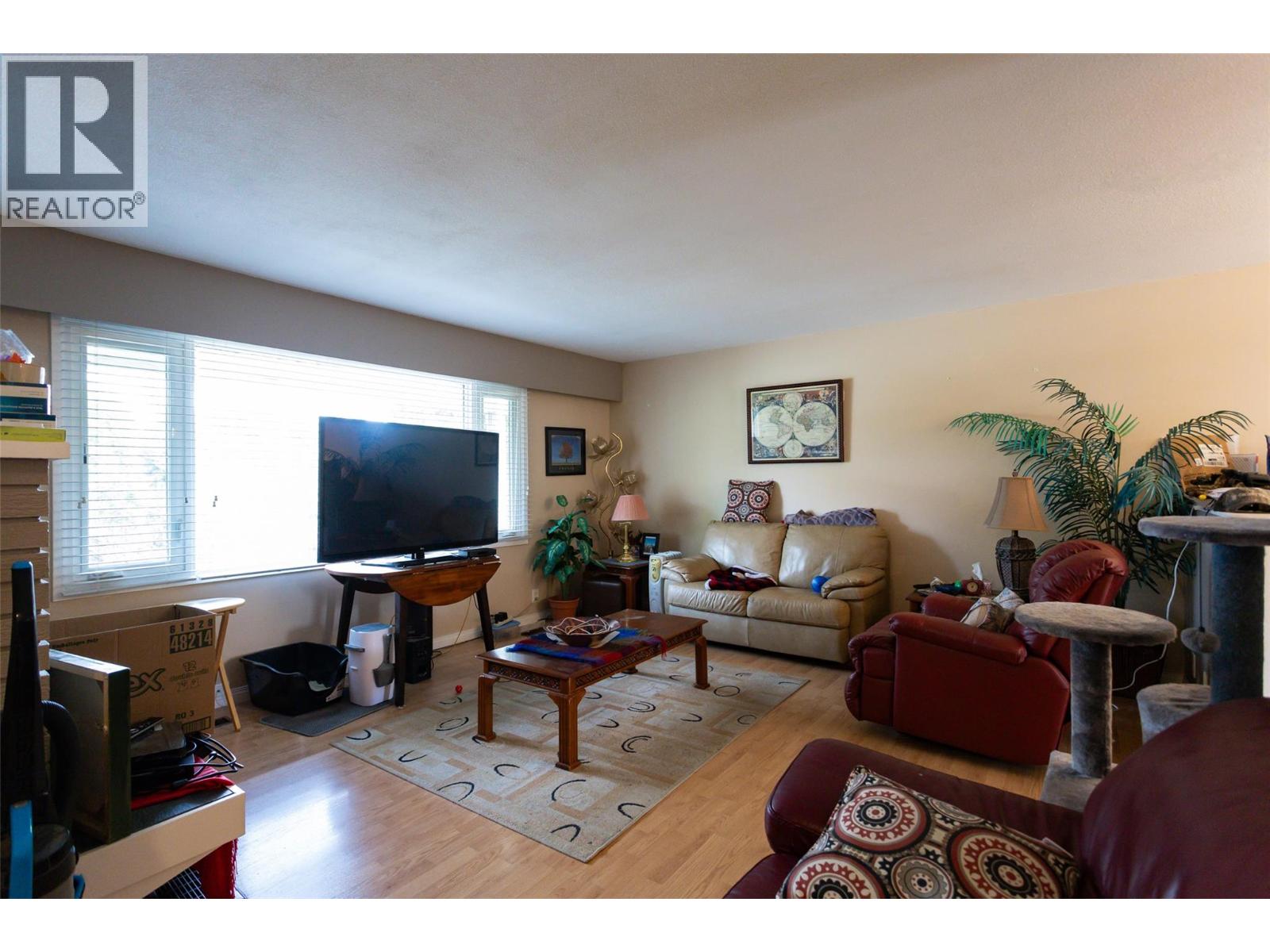 Picture for 1911 Cross  Road https://www.cirrealty.ca/reb/bc/6/10364376_8.jpg