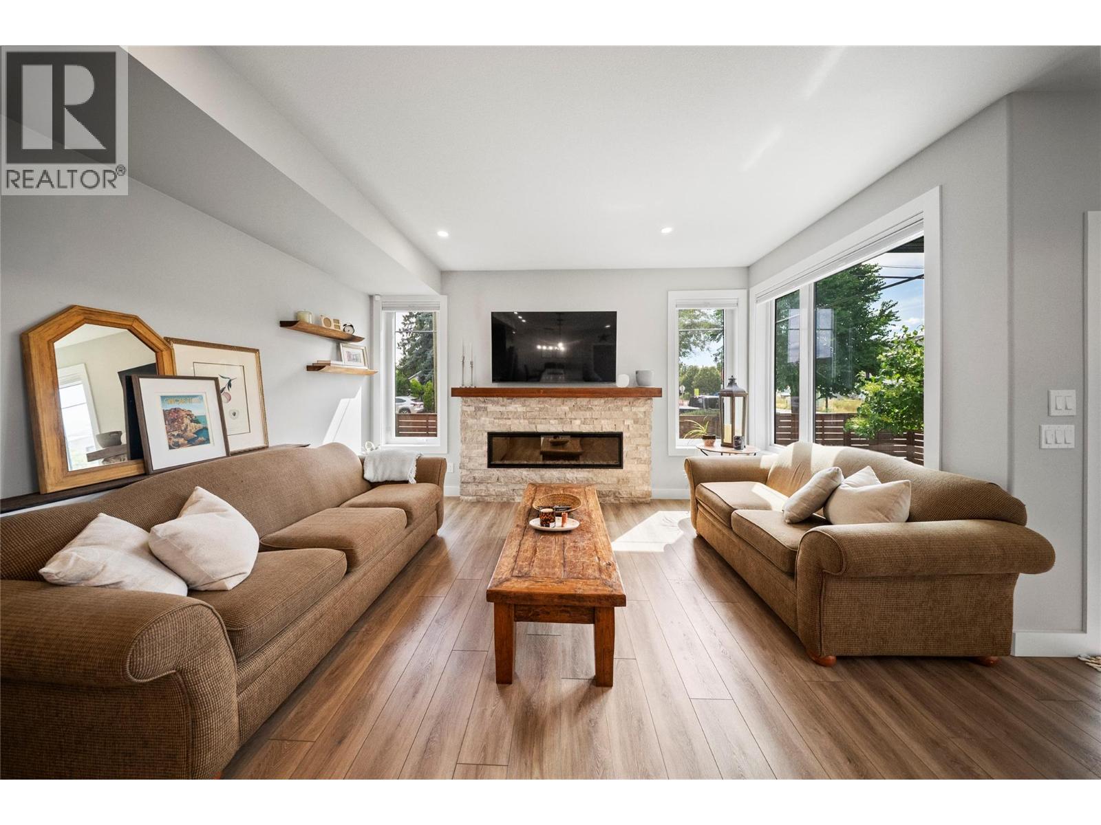 Picture for 1292 Ethel  Street https://www.cirrealty.ca/reb/bc/6/10364576_7.jpg