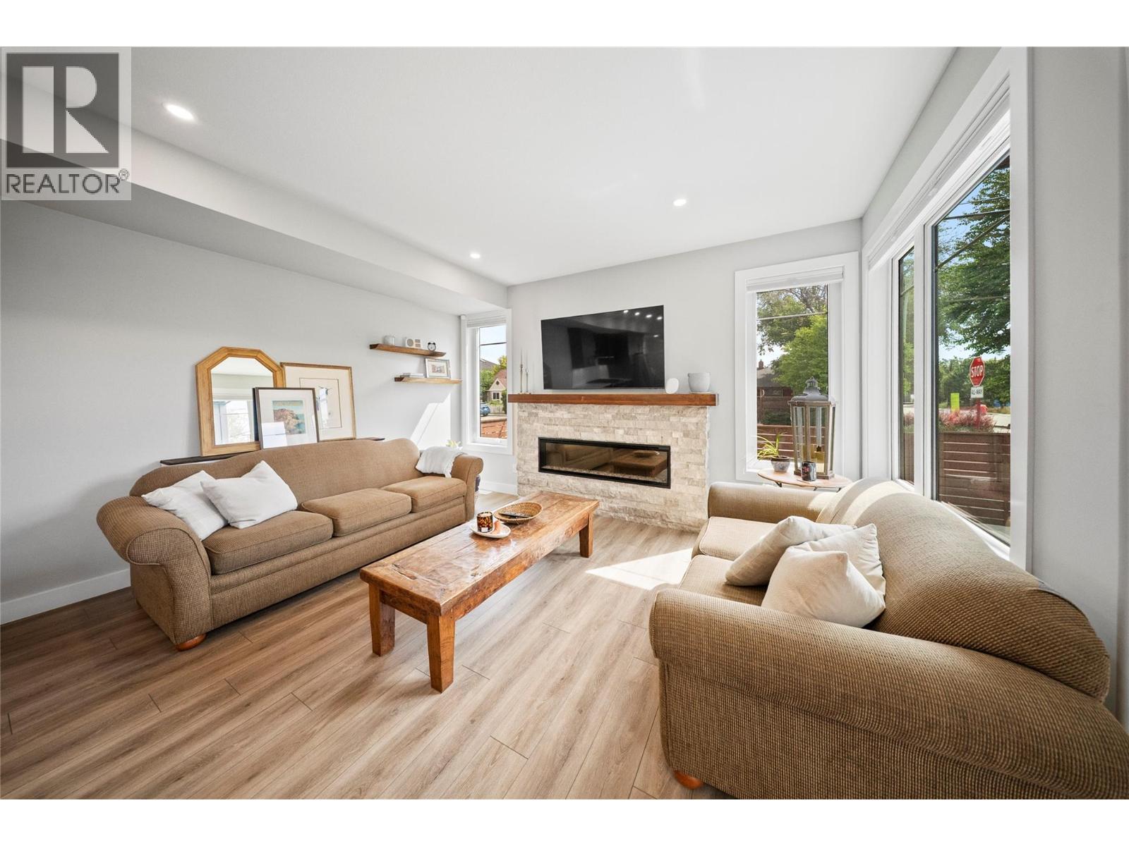 Picture for 1292 Ethel  Street https://www.cirrealty.ca/reb/bc/6/10364576_8.jpg