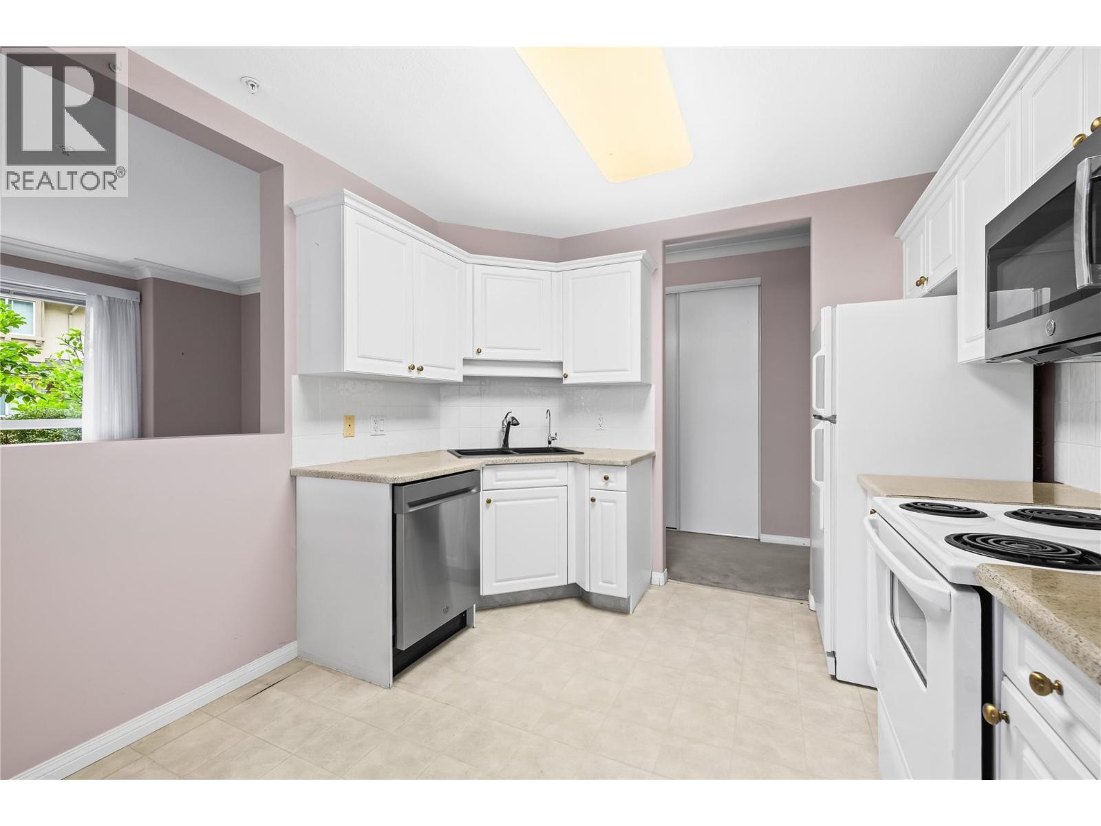 Picture for Unit #101, 1964 Enterprise  Way https://www.cirrealty.ca/reb/bc/6/10364606_10.jpg