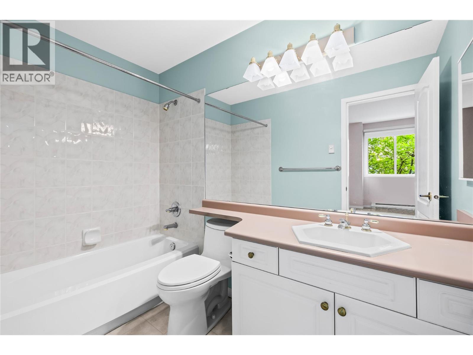 Picture for Unit #101, 1964 Enterprise  Way https://www.cirrealty.ca/reb/bc/6/10364606_21.jpg