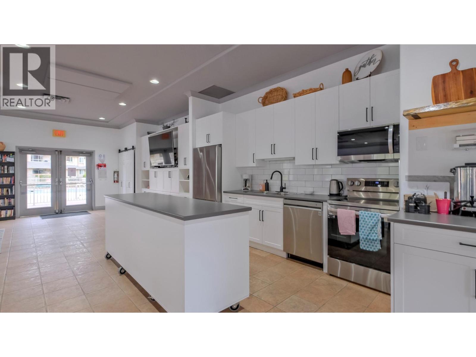 Picture for Unit #101, 1964 Enterprise  Way https://www.cirrealty.ca/reb/bc/6/10364606_38.jpg