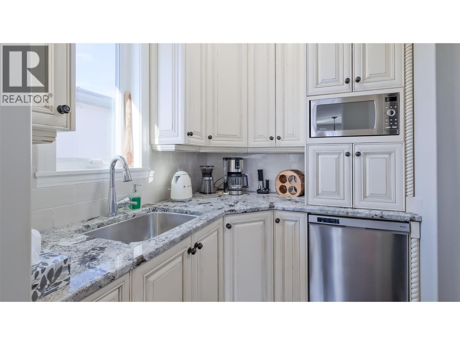 Picture for 1505 Pinot Noir  Drive https://www.cirrealty.ca/reb/bc/6/10364816_19.jpg