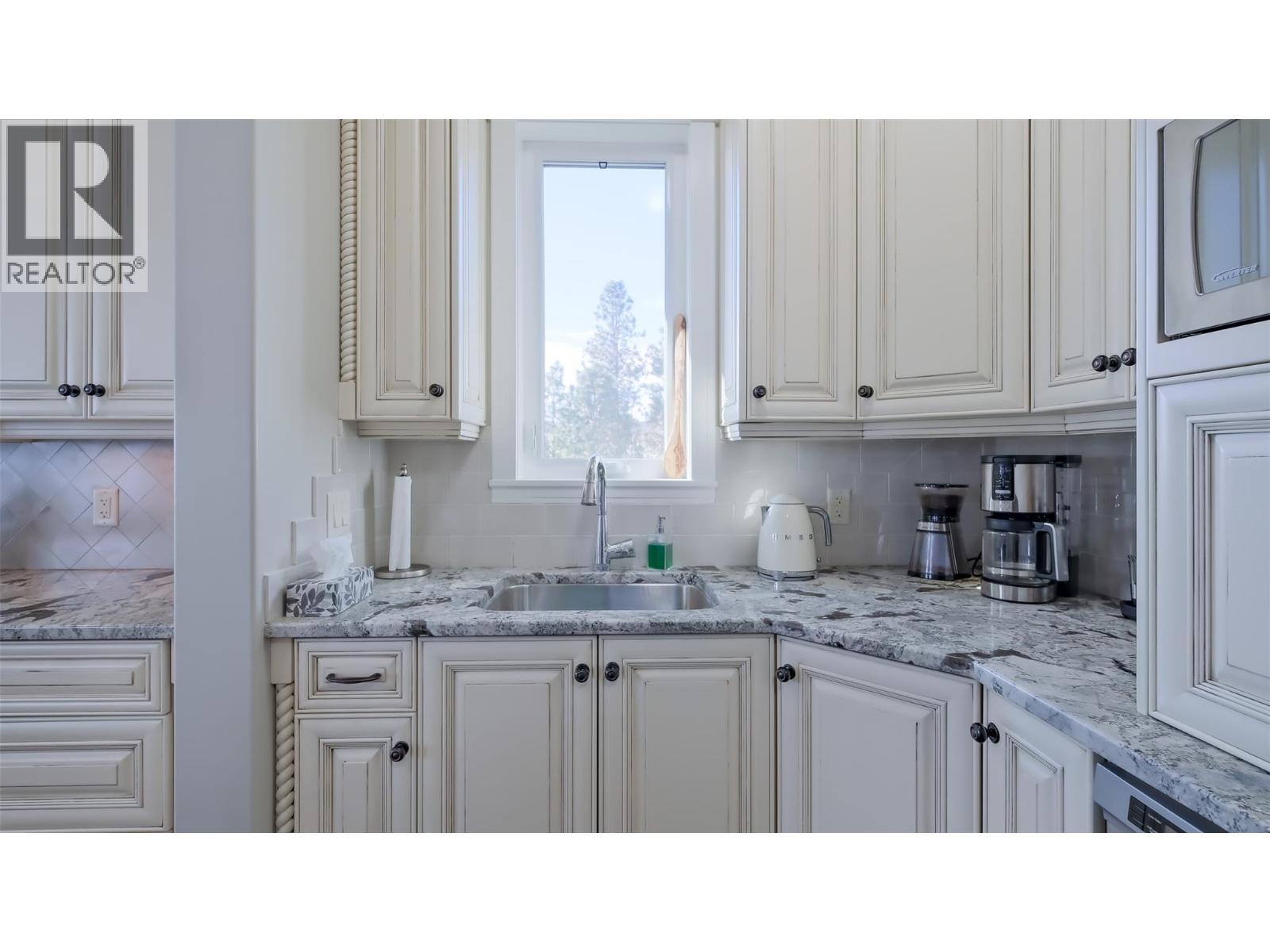 Picture for 1505 Pinot Noir  Drive https://www.cirrealty.ca/reb/bc/6/10364816_20.jpg