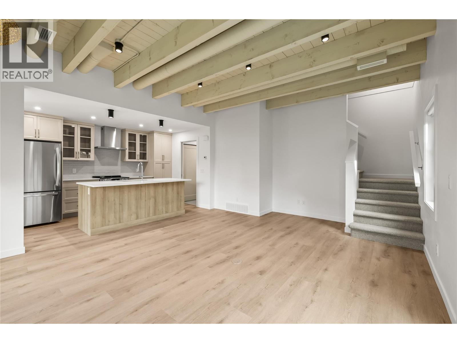 Picture for Unit #2, 2957 Conlin  Court https://www.cirrealty.ca/reb/bc/6/10364956_10.jpg