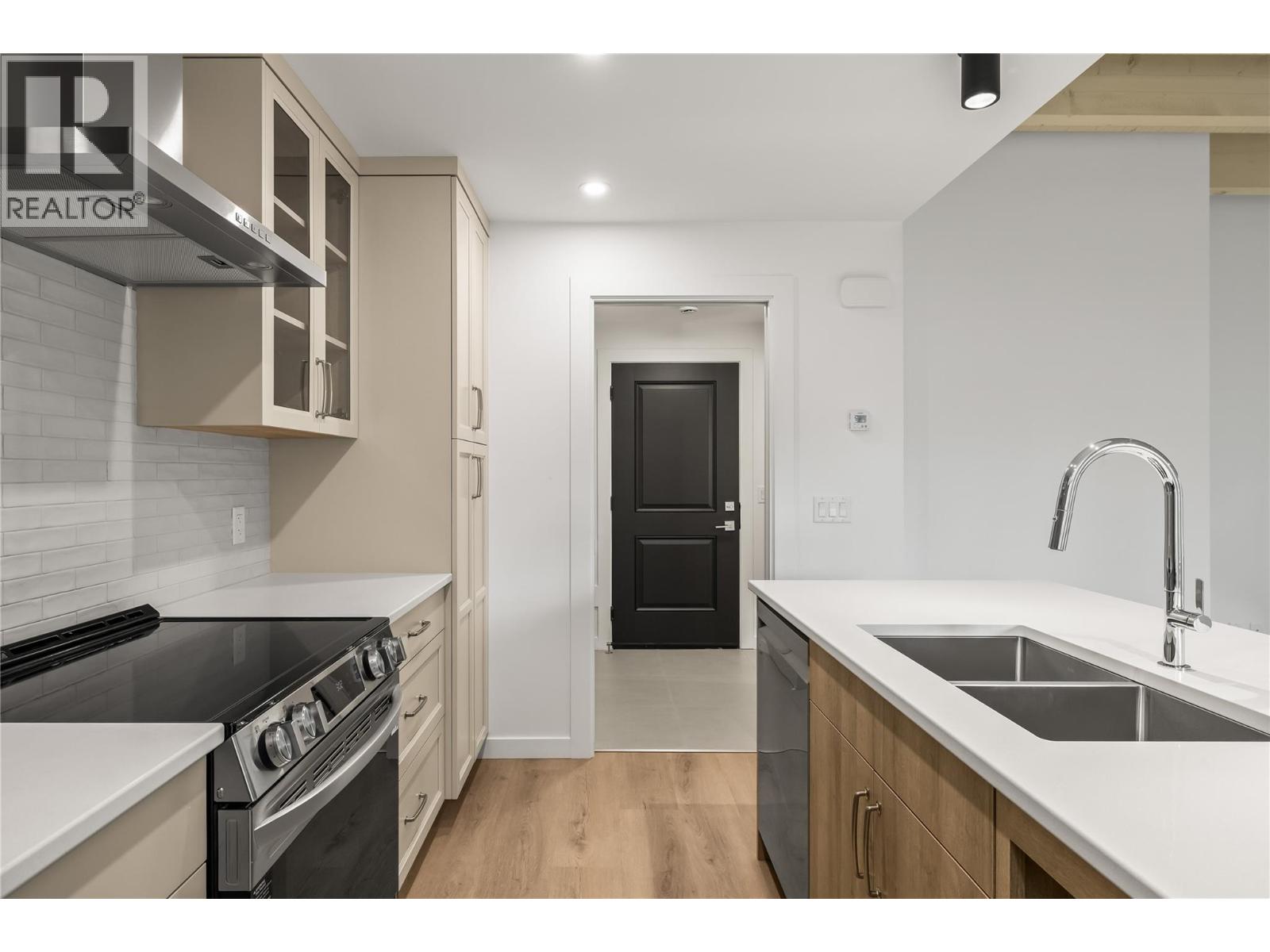 Picture for Unit #2, 2957 Conlin  Court https://www.cirrealty.ca/reb/bc/6/10364956_13.jpg