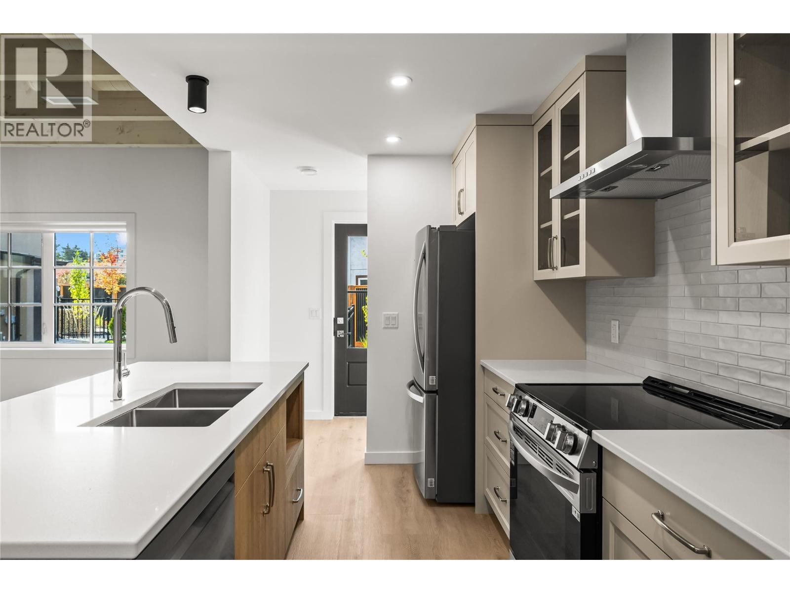Picture for Unit #2, 2957 Conlin  Court https://www.cirrealty.ca/reb/bc/6/10364956_14.jpg