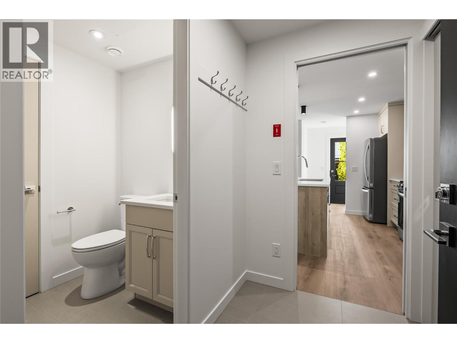 Picture for Unit #2, 2957 Conlin  Court https://www.cirrealty.ca/reb/bc/6/10364956_17.jpg