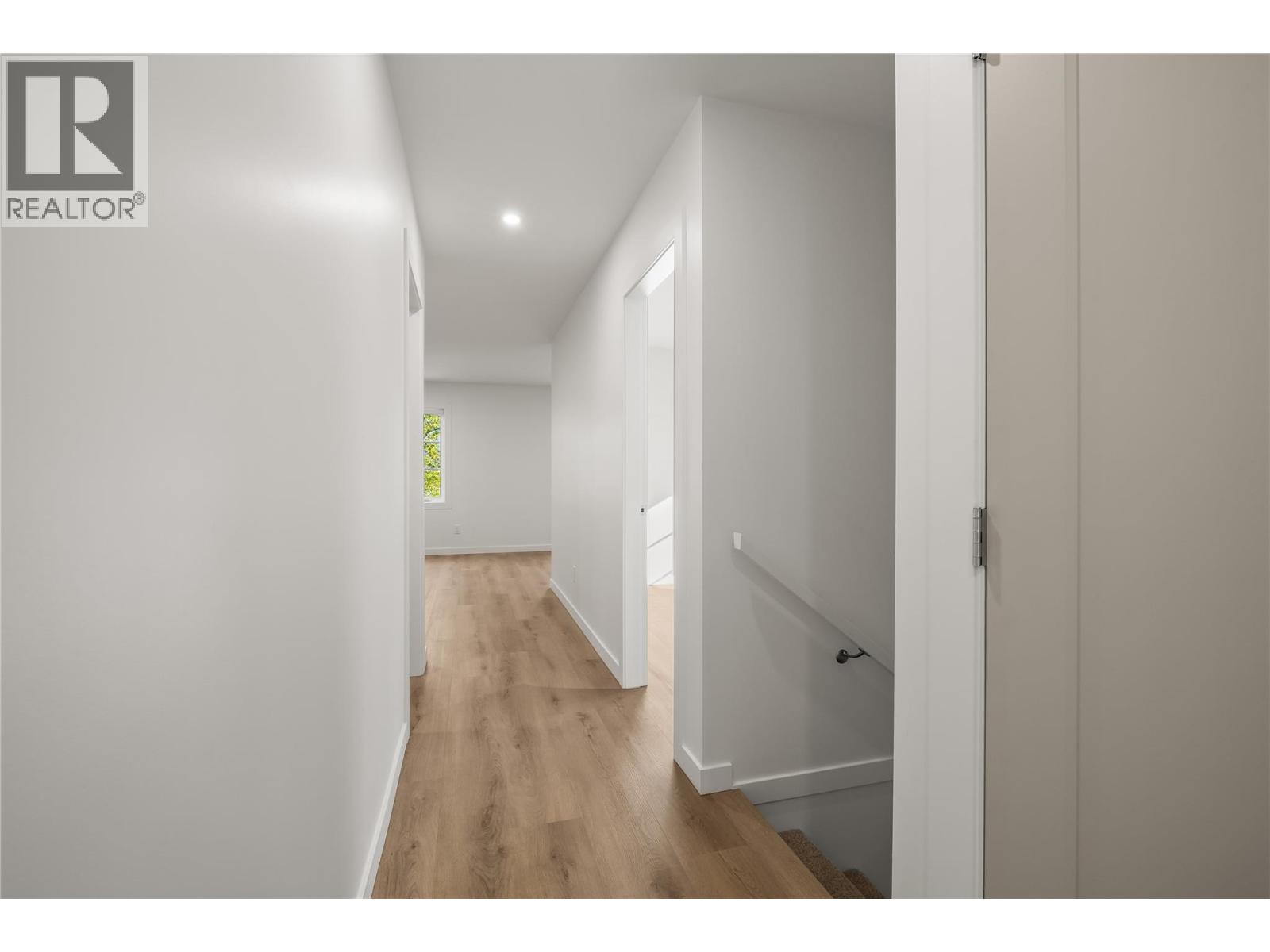 Picture for Unit #2, 2957 Conlin  Court https://www.cirrealty.ca/reb/bc/6/10364956_19.jpg