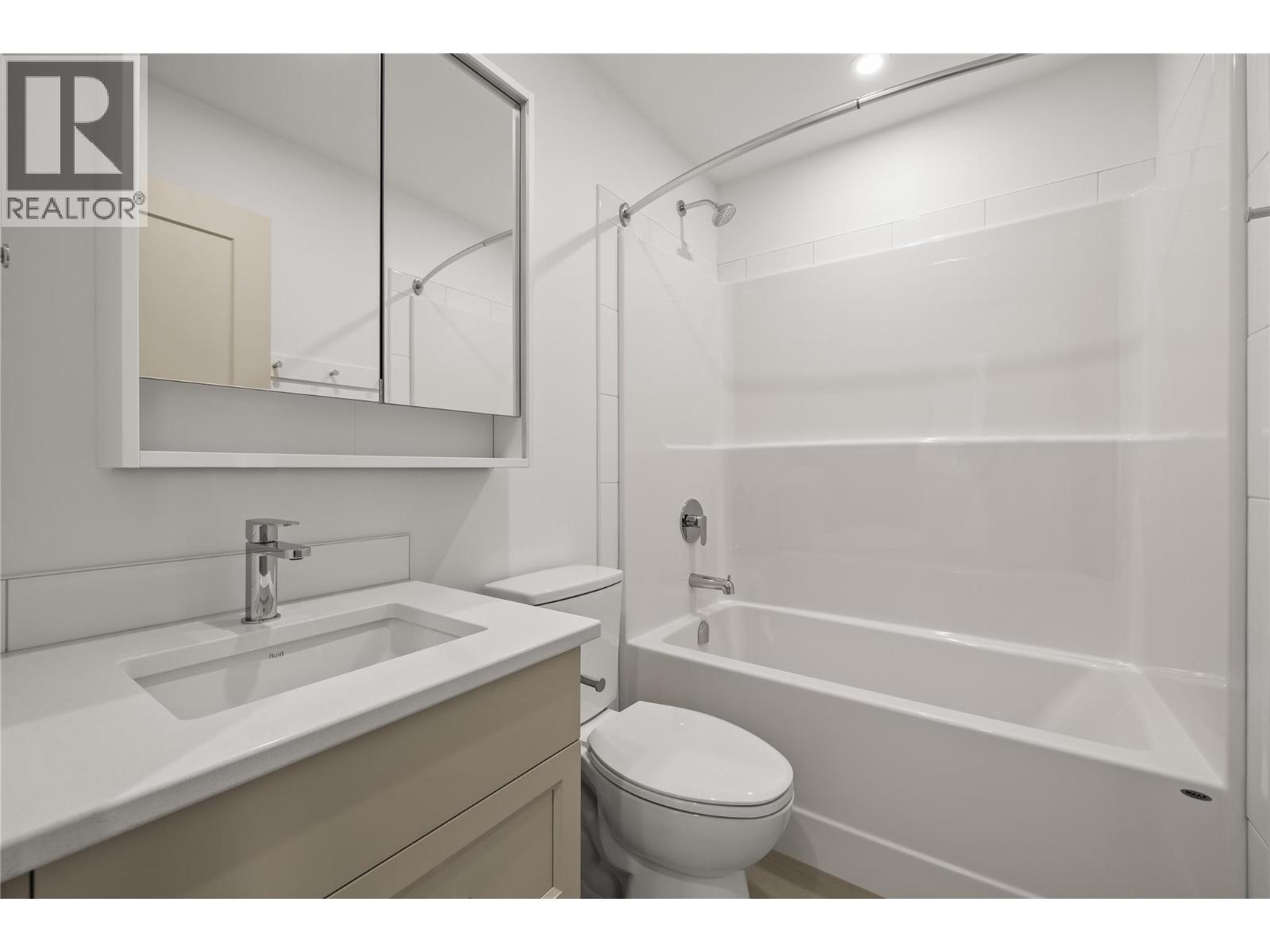Picture for Unit #2, 2957 Conlin  Court https://www.cirrealty.ca/reb/bc/6/10364956_20.jpg