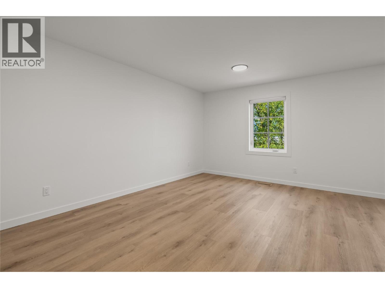 Picture for Unit #2, 2957 Conlin  Court https://www.cirrealty.ca/reb/bc/6/10364956_21.jpg