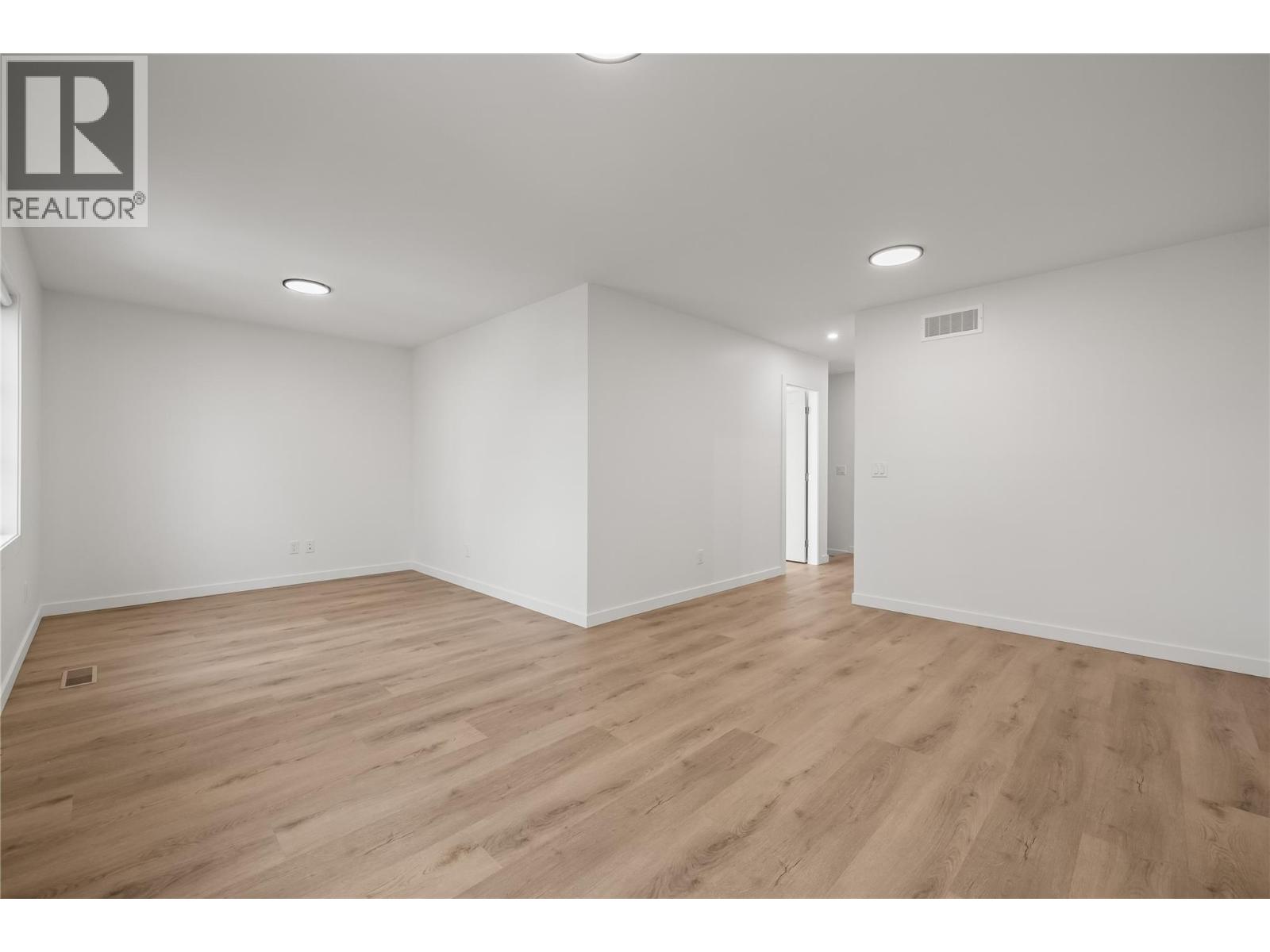 Picture for Unit #2, 2957 Conlin  Court https://www.cirrealty.ca/reb/bc/6/10364956_22.jpg