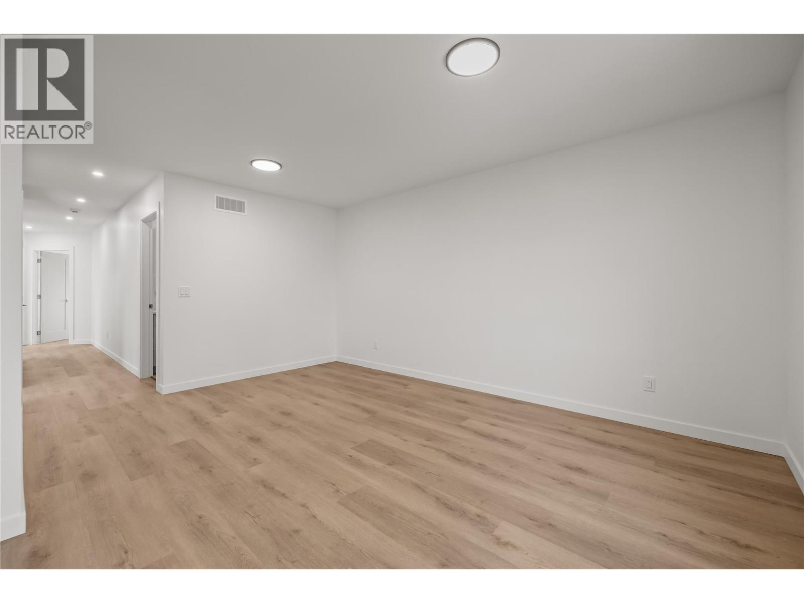 Picture for Unit #2, 2957 Conlin  Court https://www.cirrealty.ca/reb/bc/6/10364956_23.jpg