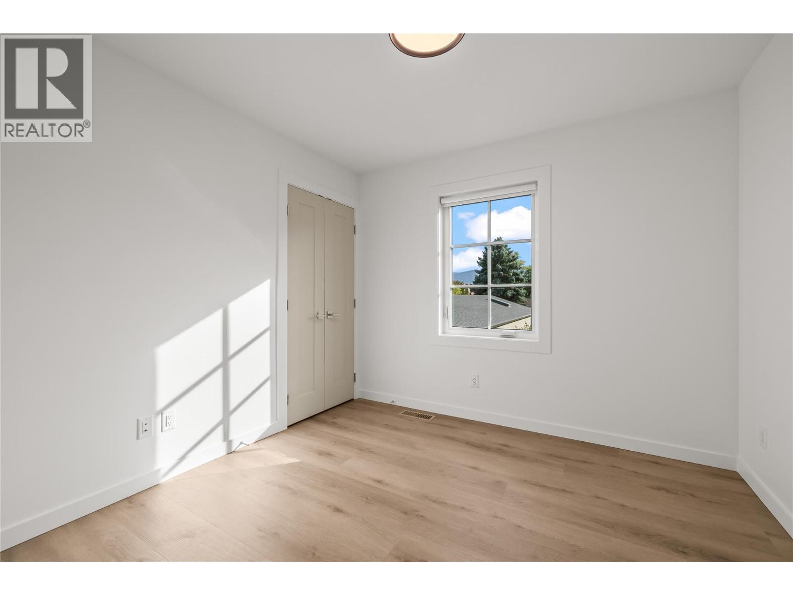 Picture for Unit #2, 2957 Conlin  Court https://www.cirrealty.ca/reb/bc/6/10364956_25.jpg